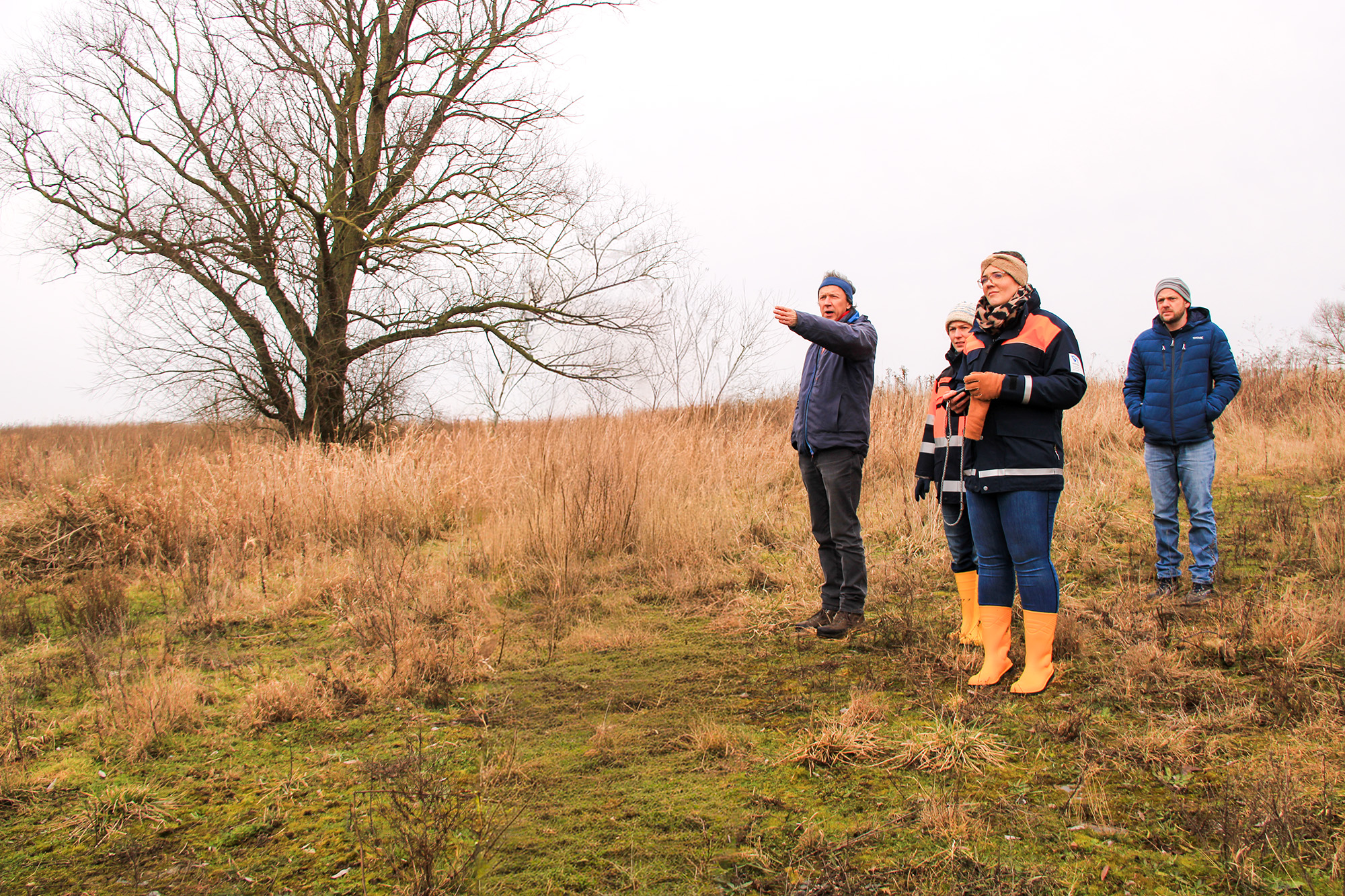 NABU Niederrhein Nebenrinne Emmericher Ward Besuch WSA Lena Wiest